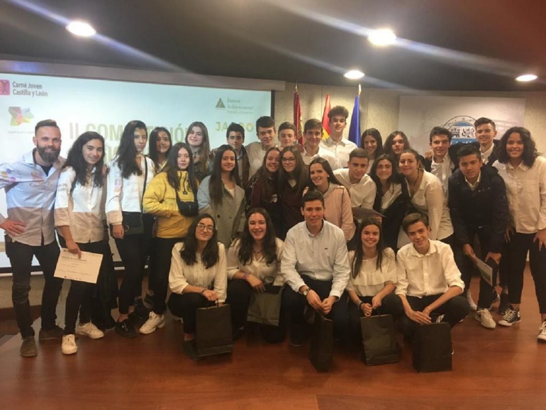 Equipo del Colegio Claret vencedor en el Concurso Regional de Miniempresas