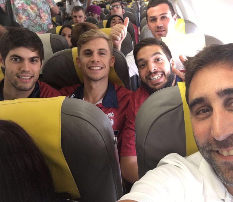 Selfie obradoirista en el vuelo que los traslada a Inglaterra