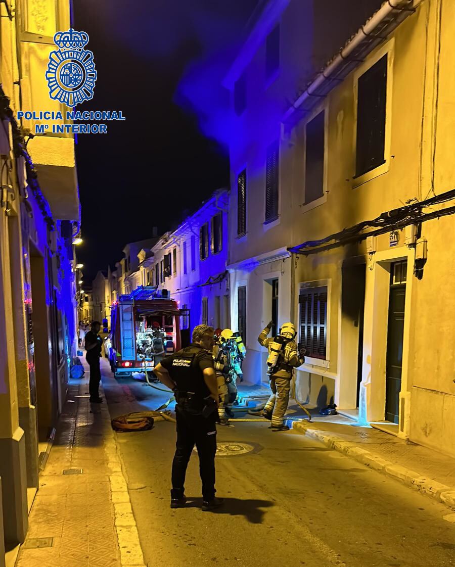El foc va afectar a un habitatge del carrer de Sa Rovellada de Baix de Maó.