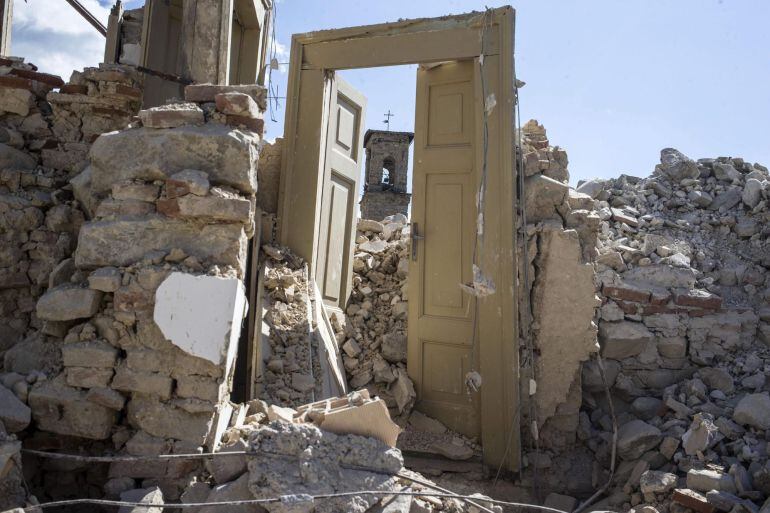 Vista de los destrozos provocados por el terremoto en la localidad de Amatrice, en el centro de Italia.