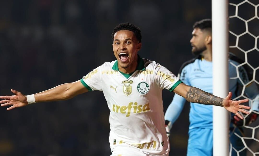 Lázaro ha estado cedido en el Palmeiras.
