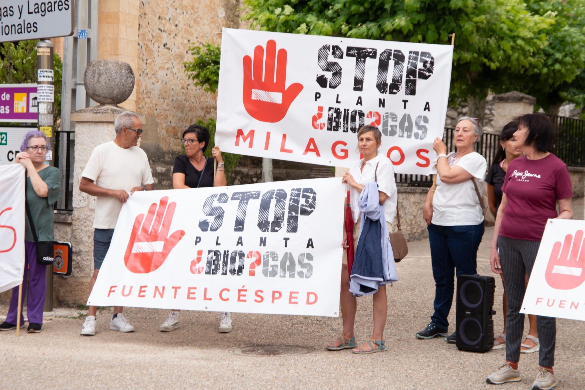 Manifestación en Fuentelcésped contra el biogás