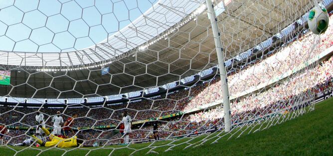 El lateral marca para la Roja ante Nigeria en el tercer partido de España en la Copa Confederaciones.