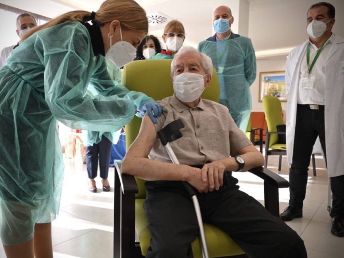 Arranca la vacunación frente a la Covid-19 en Granada