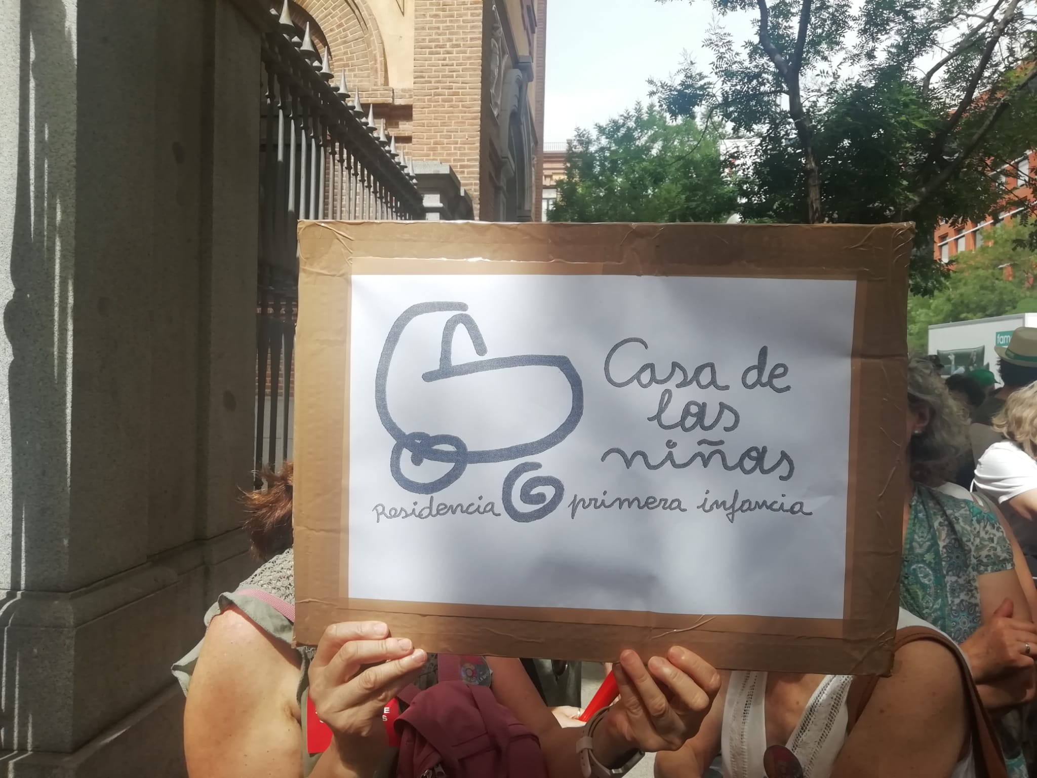 Protesta por el cierre y el traslado de centros de menores.