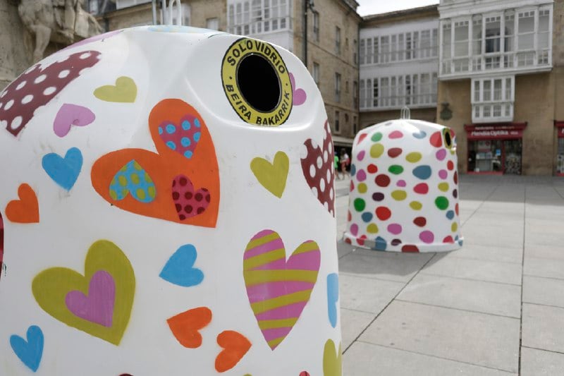 Contenedores de vídrio diseñados por Agatha Ruiz de la Prada