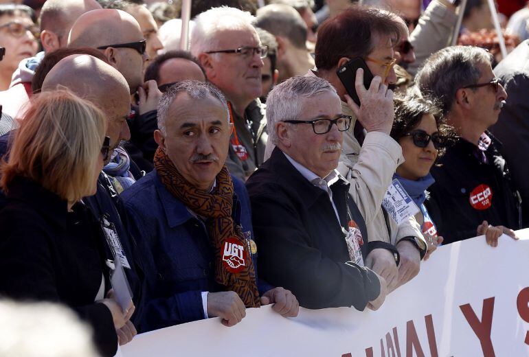 Los secretarios generales de CCOO y UGT, Ignacio Fernández Toxo y Pepe Álvarez encabezan la manifestación central con motivo del Primero de Mayo que tiene lugar hoy en Madrid.