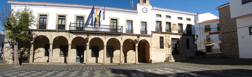 Fachada el ayuntamiento de Valencia de Alcántara