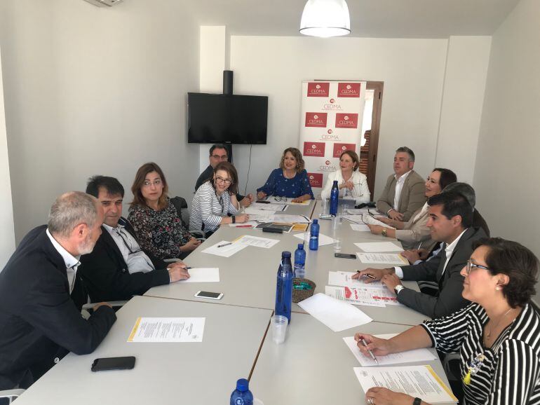 Momento de la reunión a tres bandas.