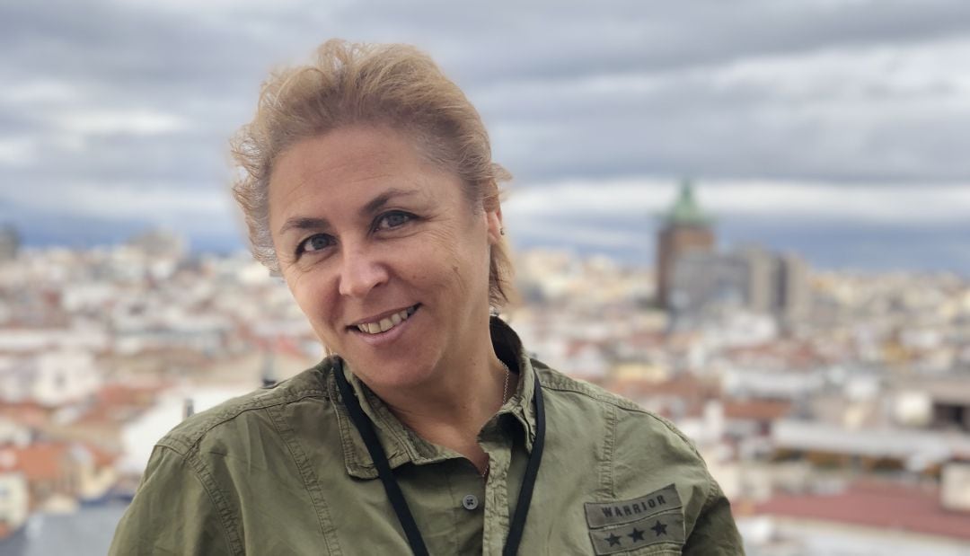 Megan Maxwell en la terraza de la Cadena SER antes de su entrevista en A vivir Madrid