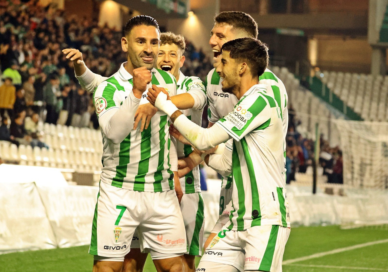 Kike Márquez celebrando un gol.