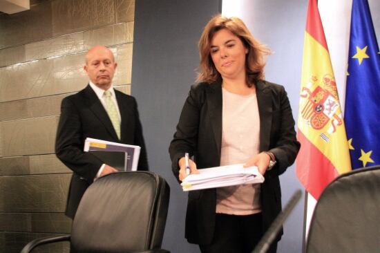 Sáenz de Santamaría i el ministgre d&#039;Educació, José Ignacio Wert, a la roda de premsa posterior al Consell de Ministres