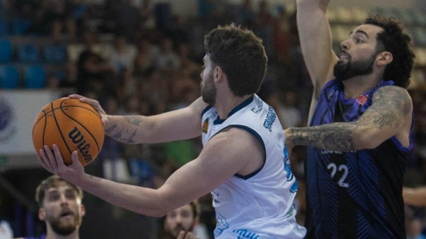 Raúl Timoner, jugador de Molina Basket, en un encuentro de la temporada 25/26 ante Gandía