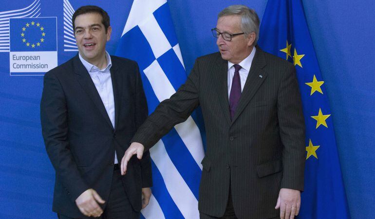 El primer ministro girego, Alexis Tsipras, se ha entrevistado en Bruselas con el presidente de la Comisión Europea, Jean-Claude Juncker.