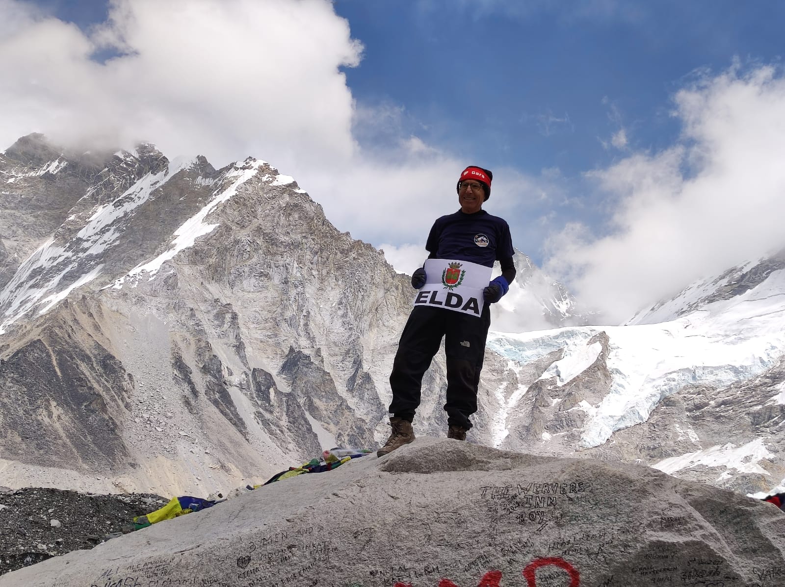 Patricio LLamas en el Campo Base del Everest.