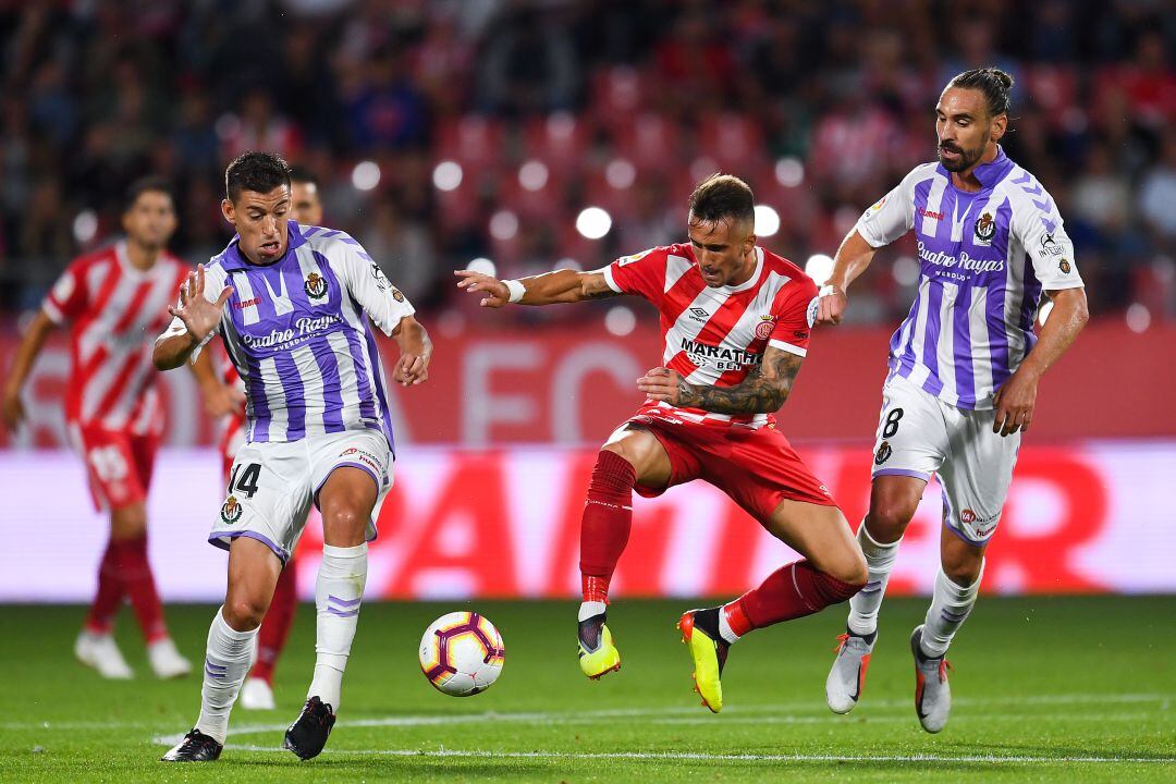 Rubén Alcaraz, Aleix García y Borja Fernández, durante el Girona-Real Valladolid