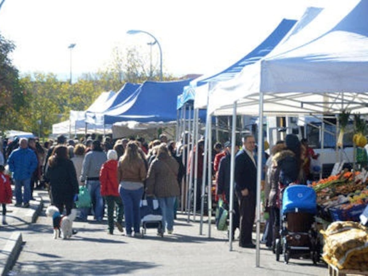 Los vendedores amenazan con no montar sus puestos en la nueva ubicación del mercadillo de Colmenar Viejo