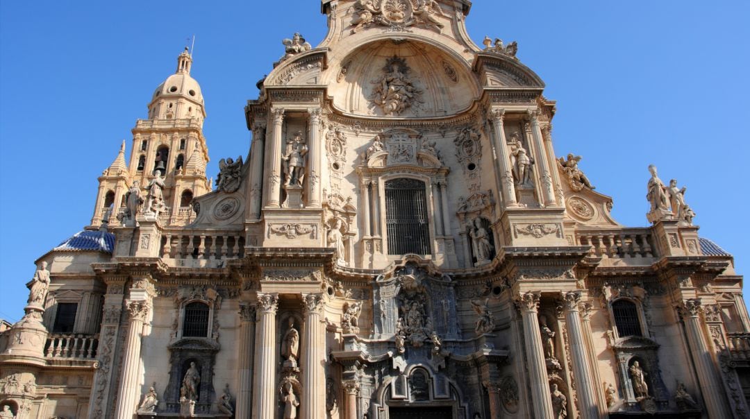 Fachada barroca de la catedral de Murcia