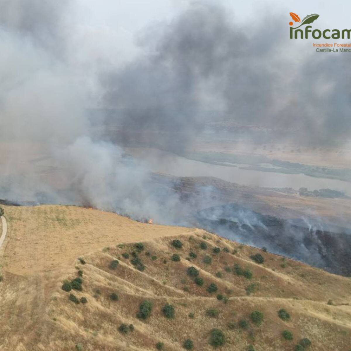 Un incendio amenaza a las barrancas de Burujón (Toledo): afecta al denominado 'Cañón del Colorado' de España