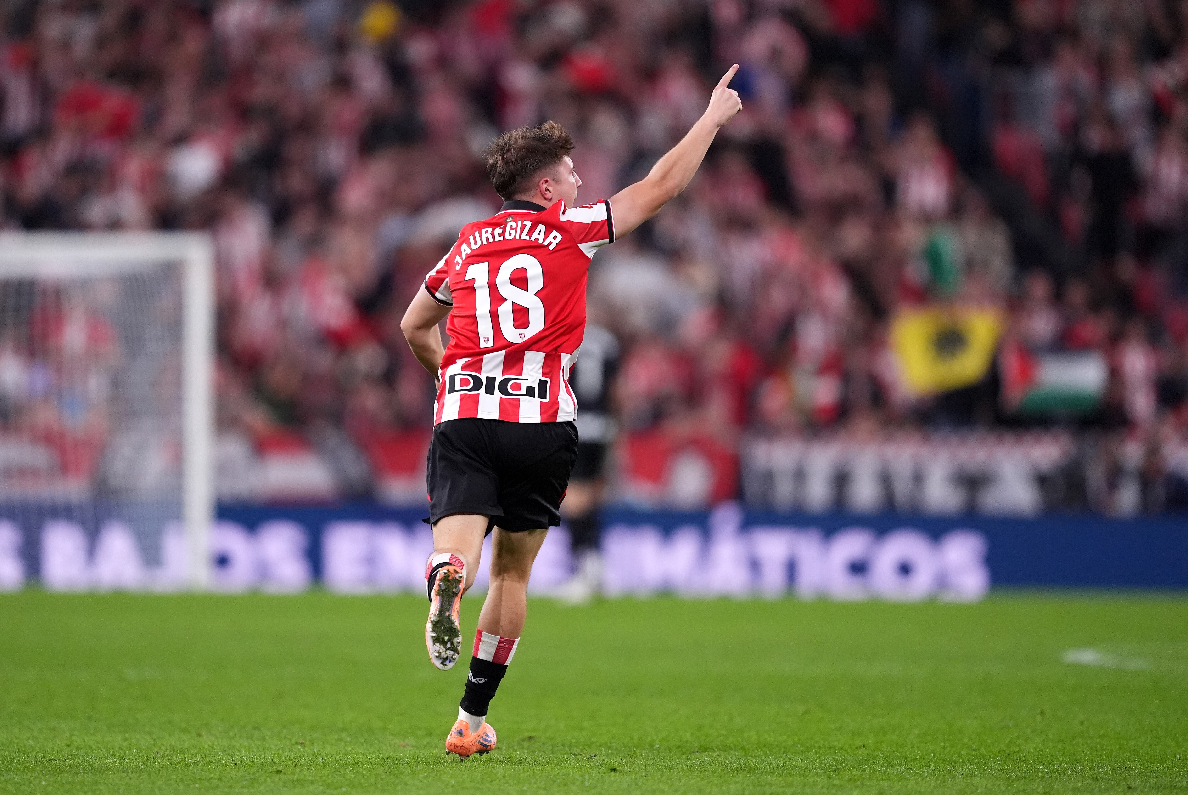 Mikel Jauregizar celebra el gol del empate ante el Girona