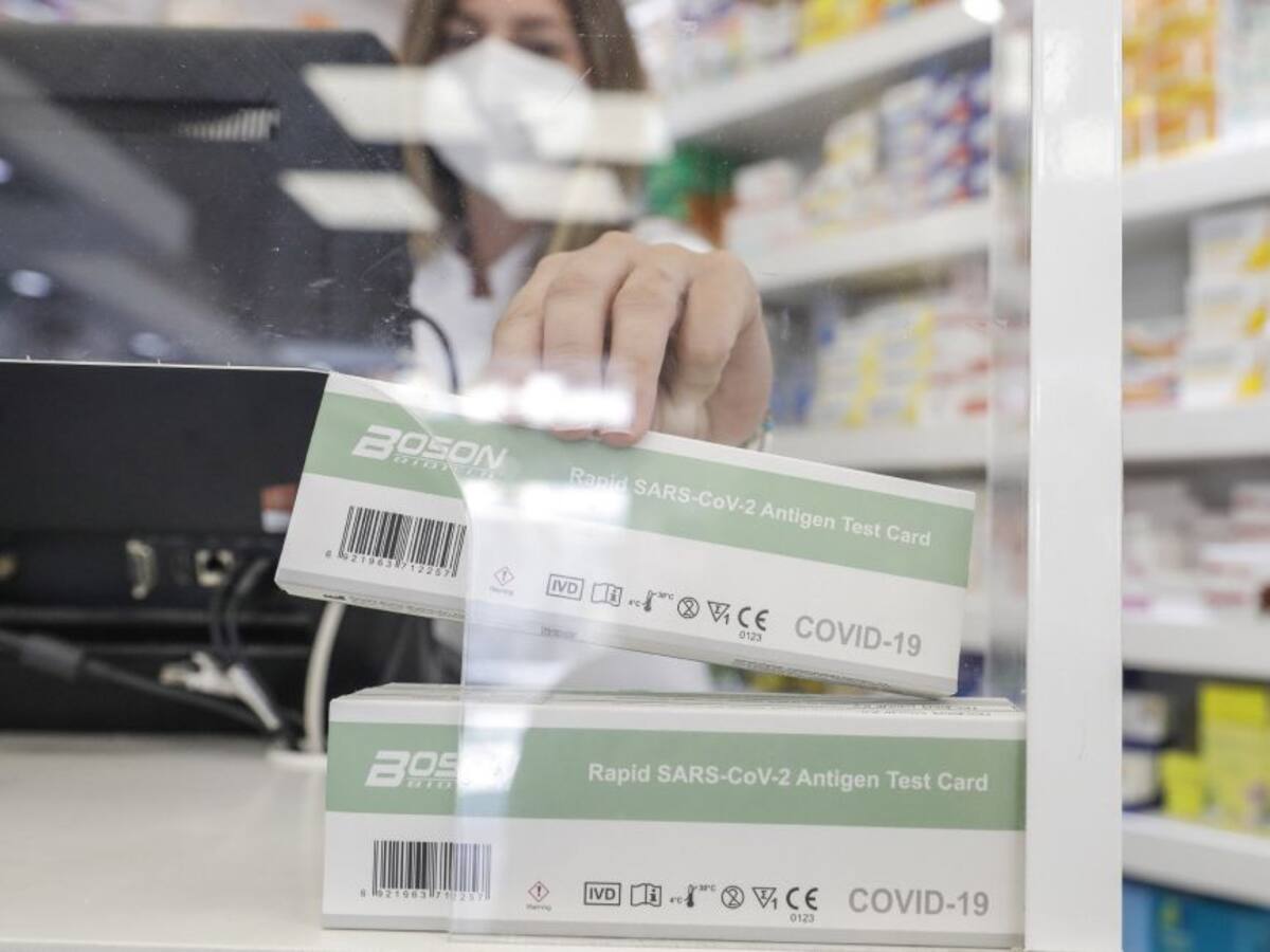 ¿Qué tienes que hacer si das positivo en test de antígenos? ¿Y si eres negativo?