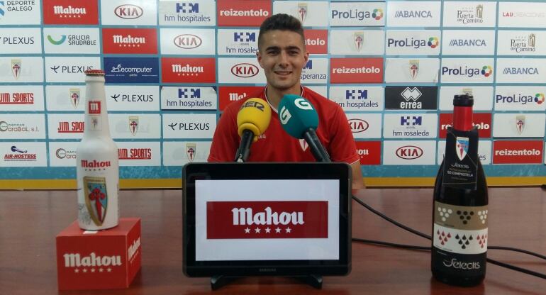 Álvaro Naveira, en la sala de prensa de San Lázaro esta tarde