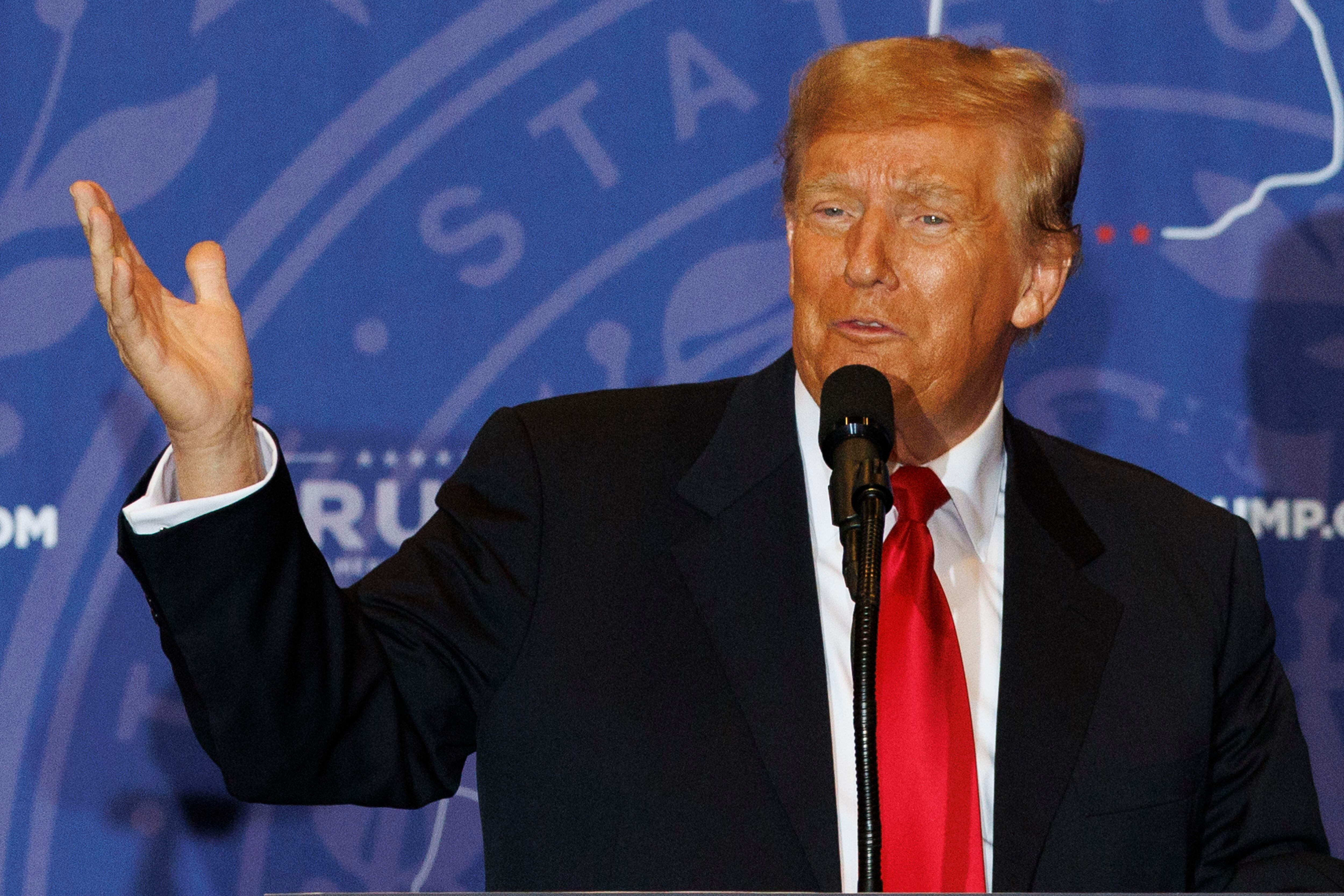 Trump dice al juez de su caso de difamación que le "encantaría" que le expulse de la corte. EFE/EPA/CJ GUNTHER