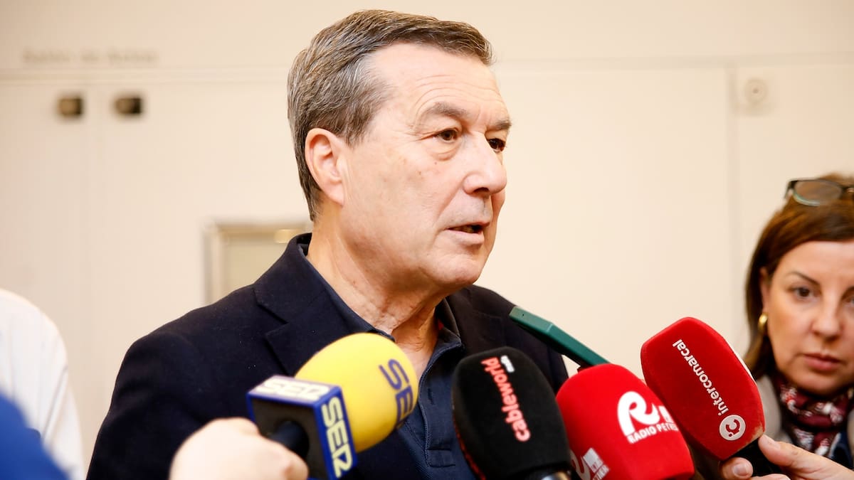 Sanidad nombra a Alfredo Jordán nuevo director de Atención Primaria en Elda y anuncia inversiones de más de 40 millones en el hospital