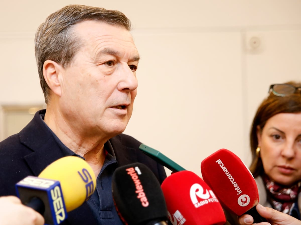 Sanidad nombra a Alfredo Jordán nuevo director de Atención Primaria en Elda y anuncia inversiones de más de 40 millones en el hospital