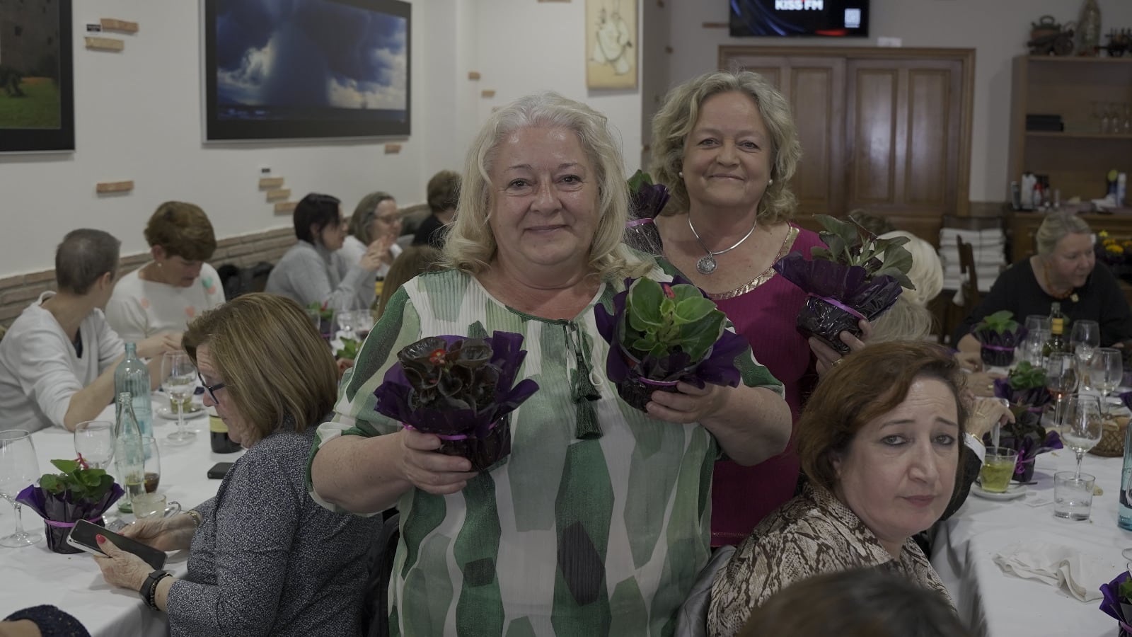 La alcaldesa Araceli De Moya, junto a la concejala del área Mª Carmen Saura Allepuz