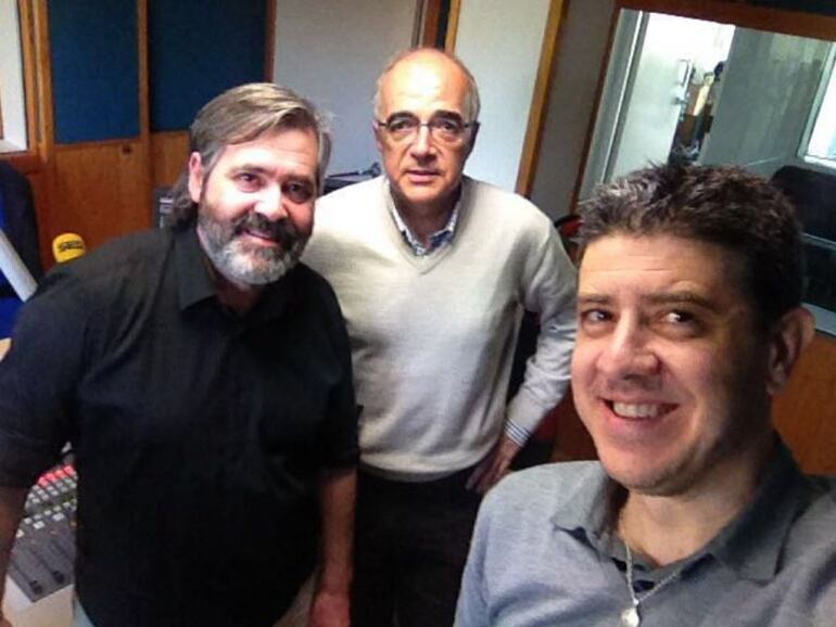 De izquierda a derecha, Fernando Collado, Pedro Aresti y Paco Sierra, en el estudio de la Ventana de Cantabria 