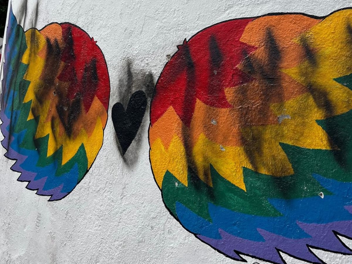 Vandalizan un mural LGTBI+ en la Vall d'Uixó: "Es una agresión directa a la libertad"