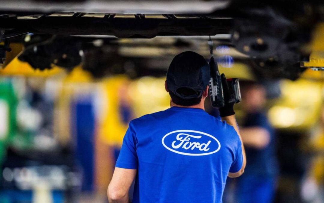 Un trabajador en Ford Almussafes