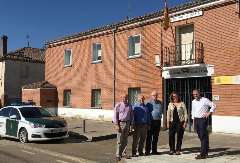 Visita de la Presidenta de la Diputación Provincial al cuartel de la Guardia Civil de Villoldo (Palencia)