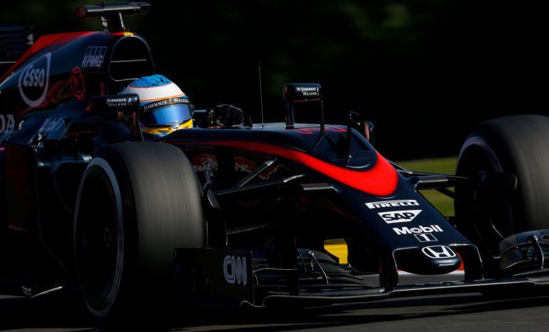 El piloto de McLaren rueda sobre el circuito de Spa-Francorchamps en Bélgica