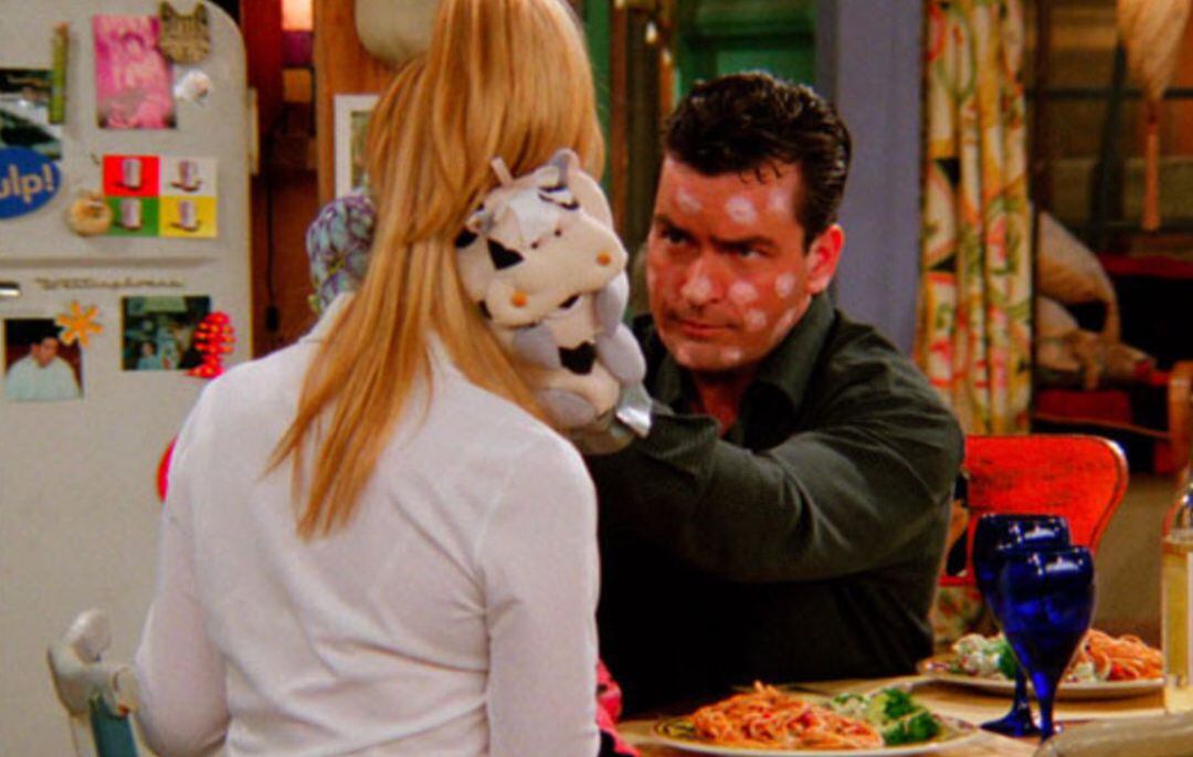 Charlie Sheen interpretó a un marine en Friends.