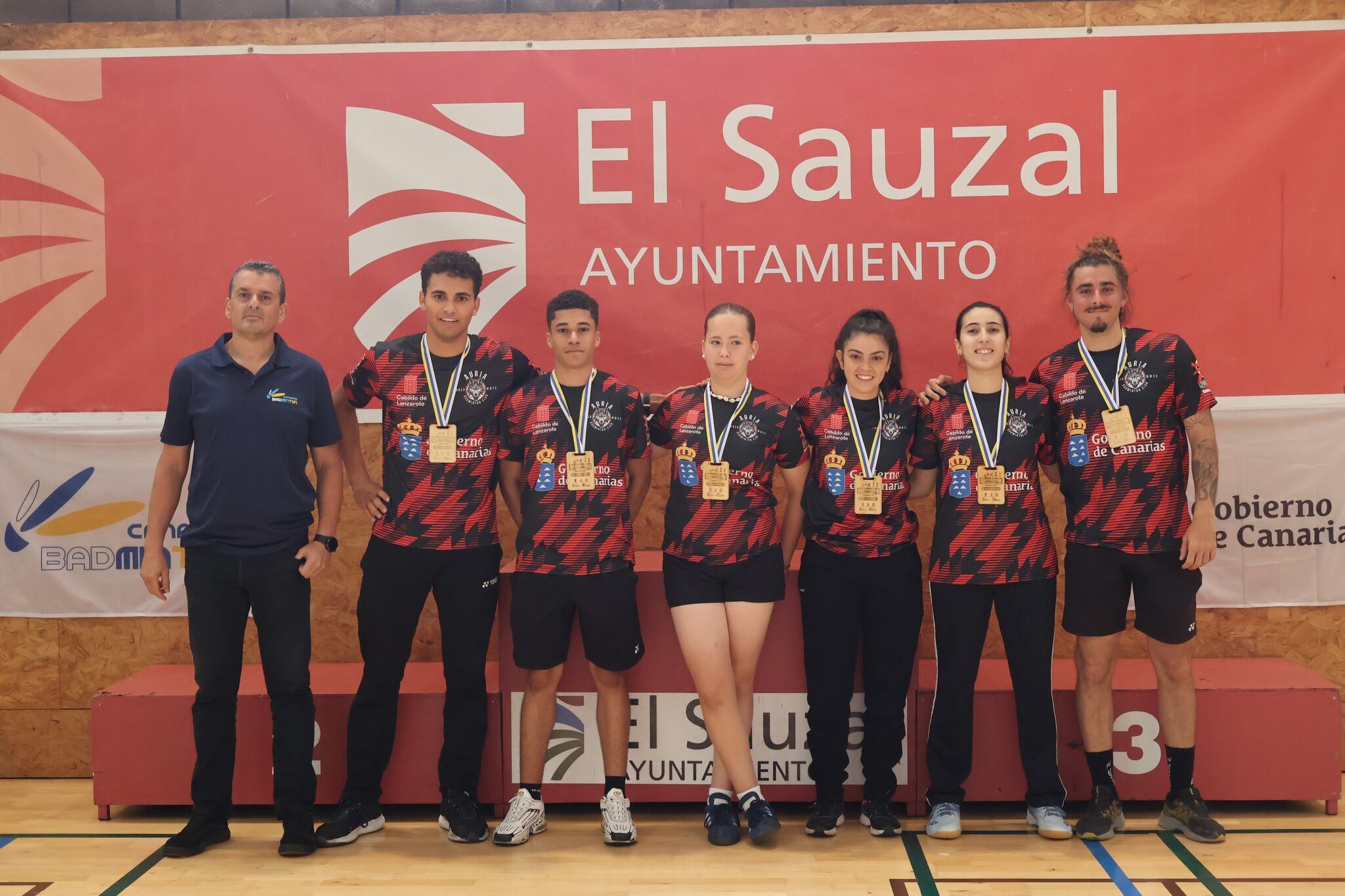 Jugadores y técnico del Auria Bádminton Club de Lanzarote.