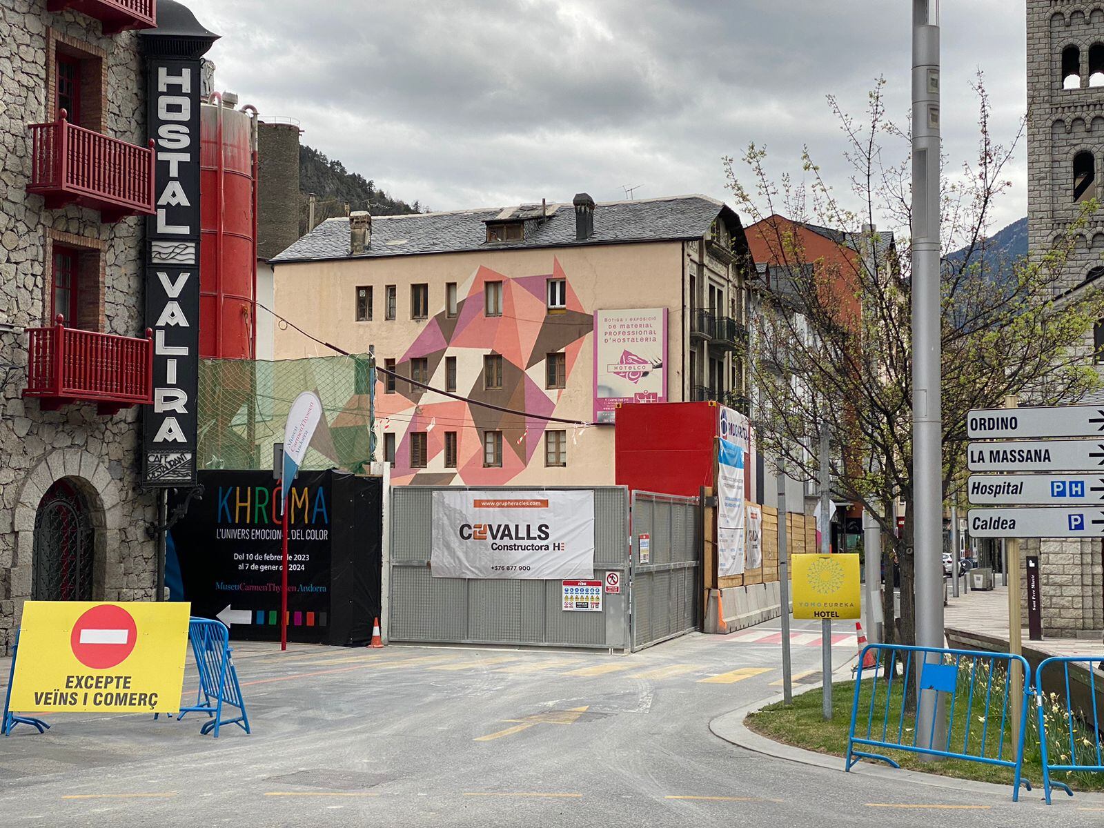 Una inundació a le sobres de construcció del pàrquing a l'avinguda Carlemany ha provocat l'avaria