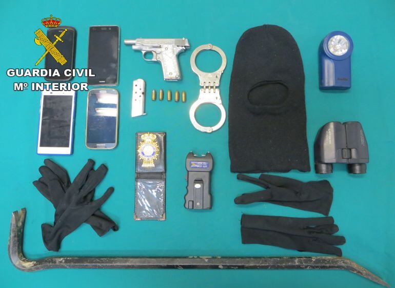 Parte del material sustraído por la guardia civil de Albacete