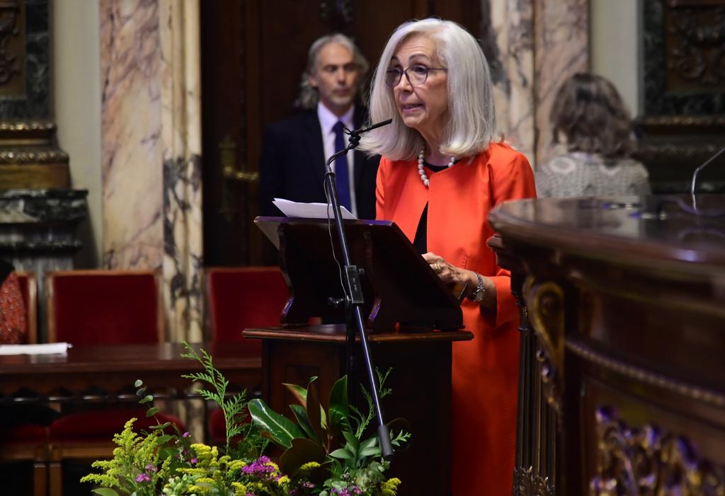 Blanca Pons-Sorolla en su intervención como portavoz de los premiados en el acto del 9 d&#039;Octubre