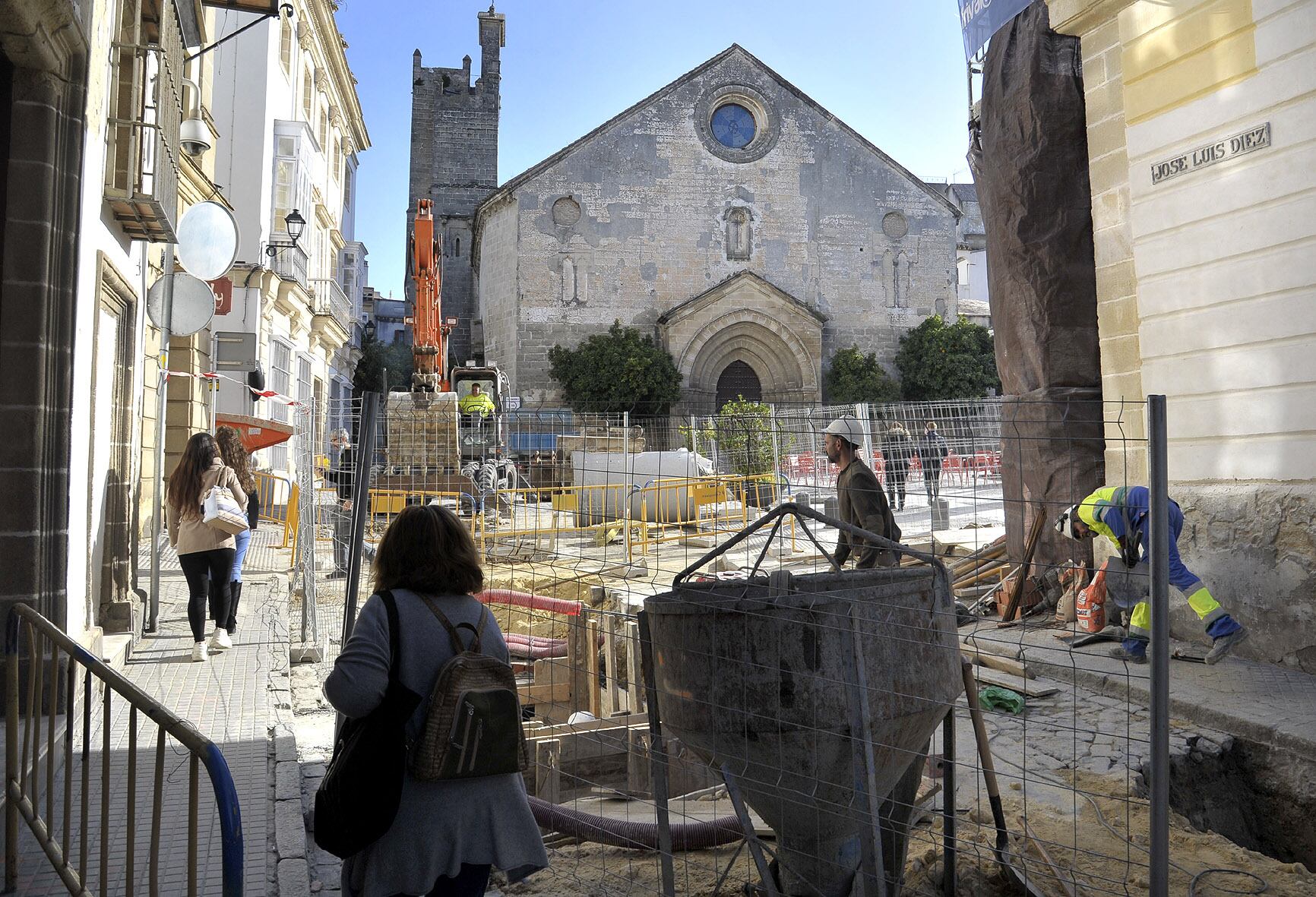 Las obras se están ejecutando en el acceso al centro por el Arroyo