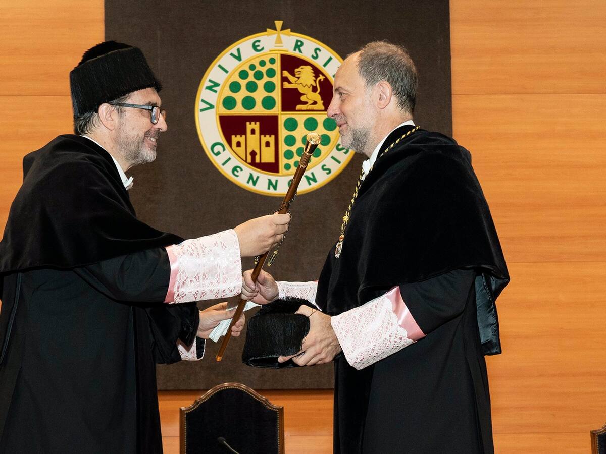 El rector es investido con el compromiso inquebrantable de la UJA y Jaén