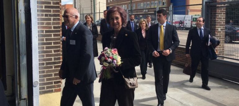 Doña Sofía visita las instalaciones del Banco de Alimentos