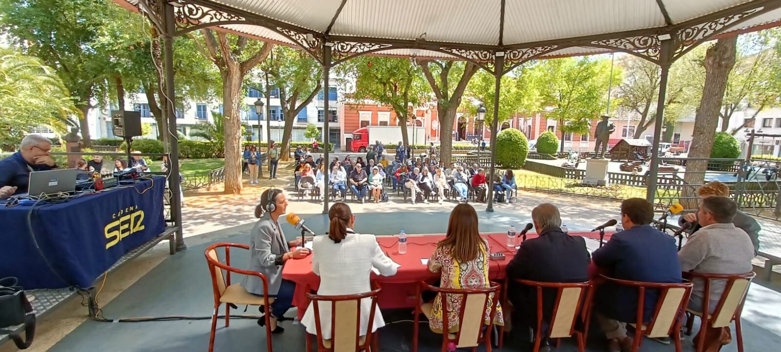 Medio centenar de personas no han querido perderse la cita