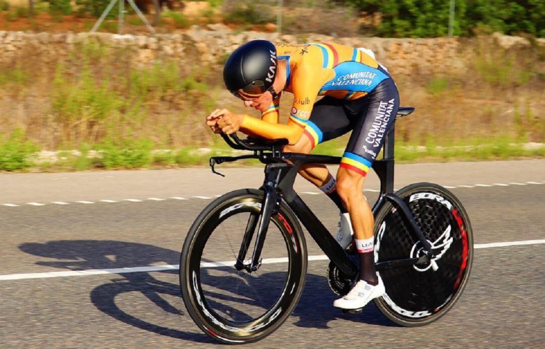 Juan Ayuso en la prueba contrareloj