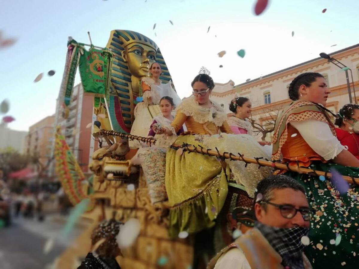 Los más pequeños disfrutan del coso multicolor en las fiestas de la Magdalena