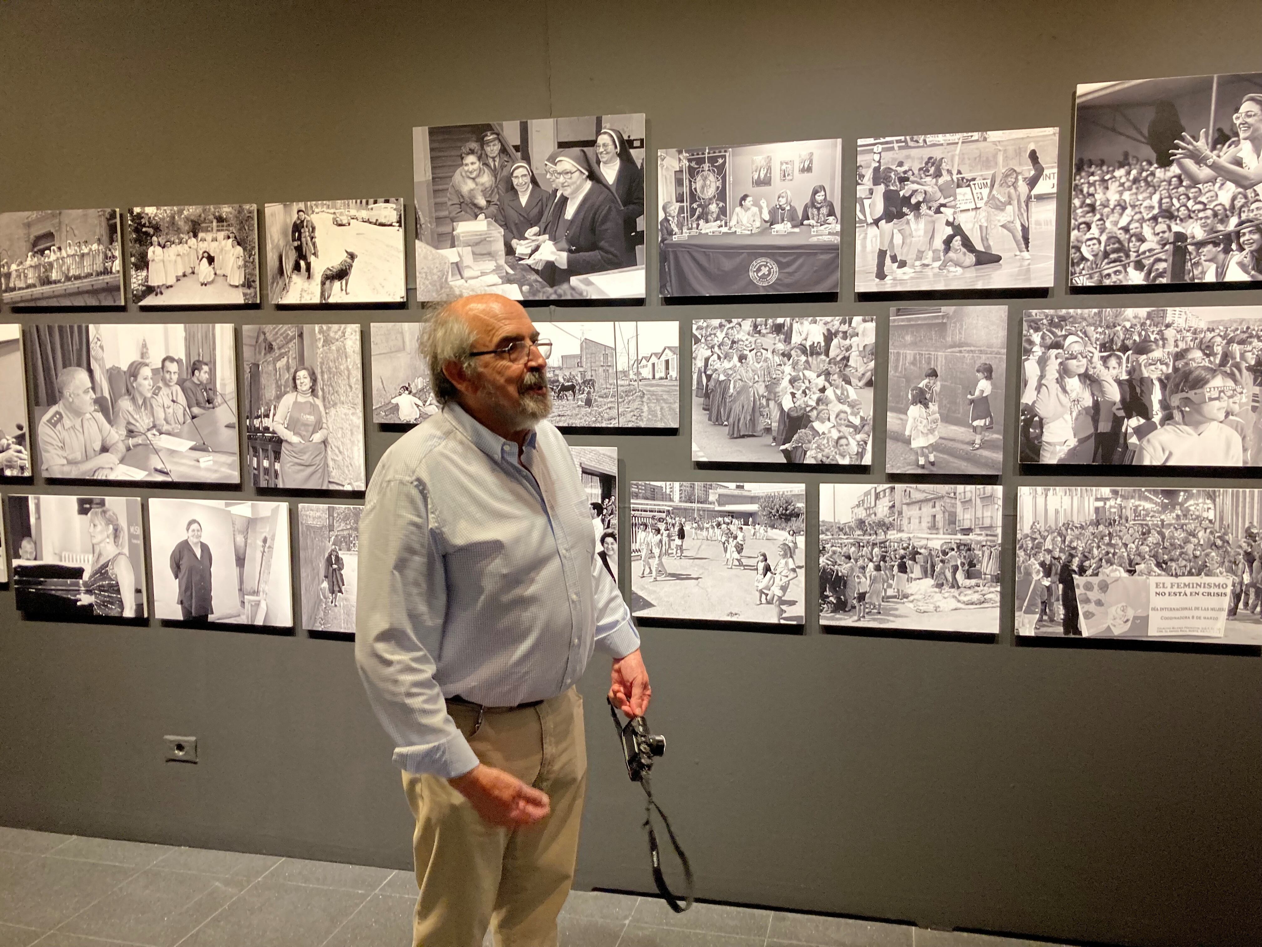 Víctor Ibáñez justo antes de la inauguración de la exposición