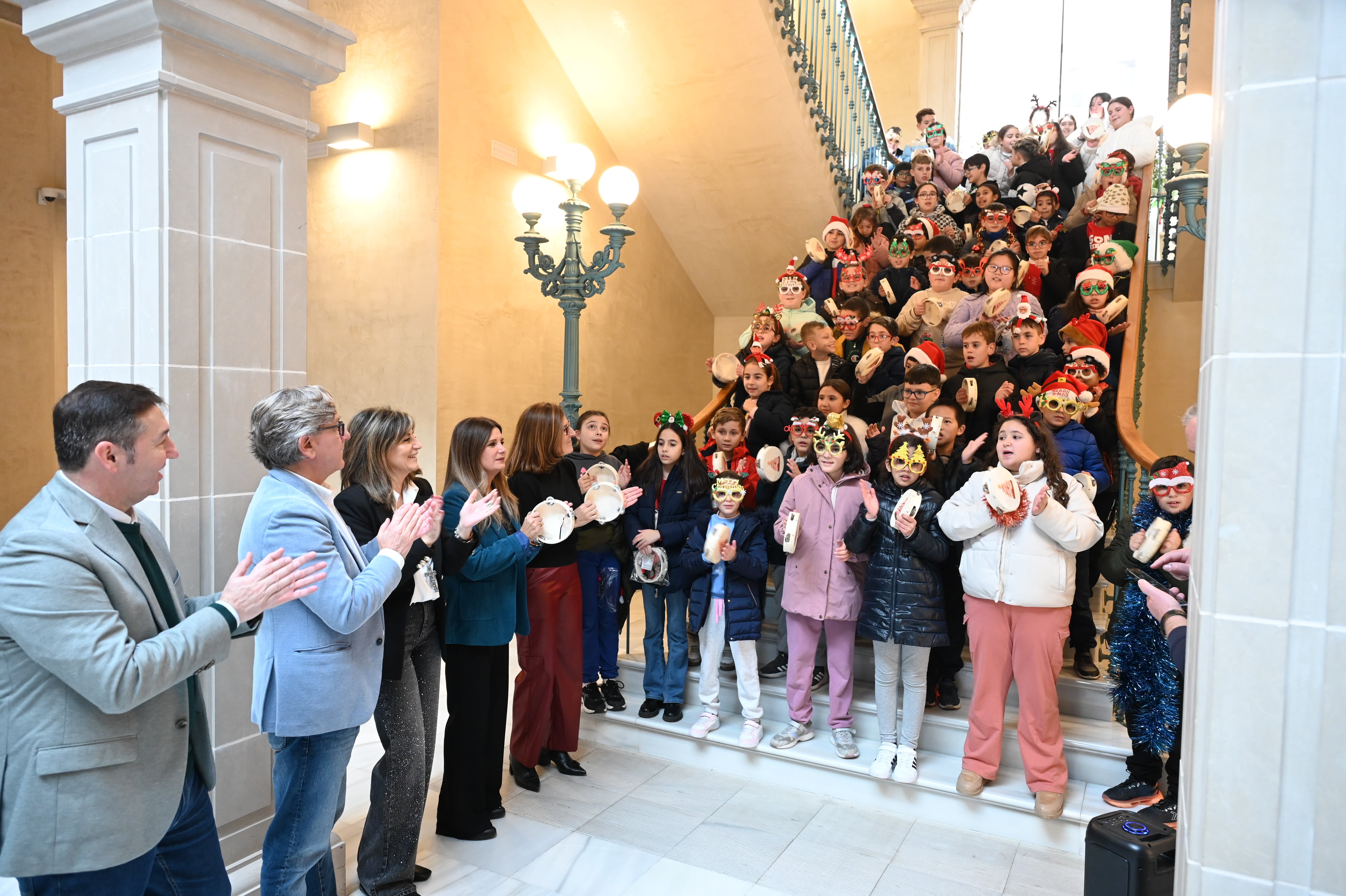 Recepción de escolares en el Ayuntamiento de Linares.