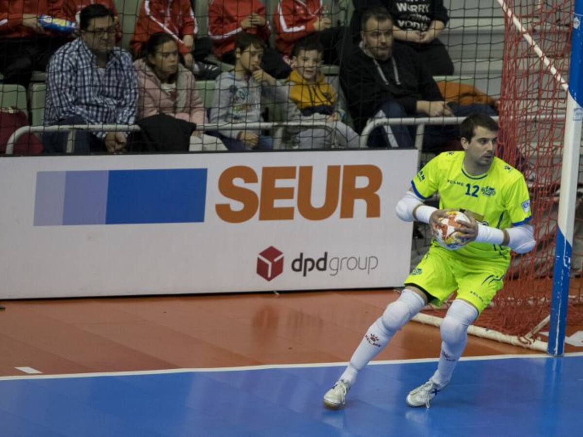 Fabio recuperó la titularidad ante el líder