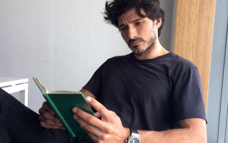 El modelo y actor Andrés Velencoso posó para el perfil de Instagram que nos enseña los lectores más sexys de Barcelona.